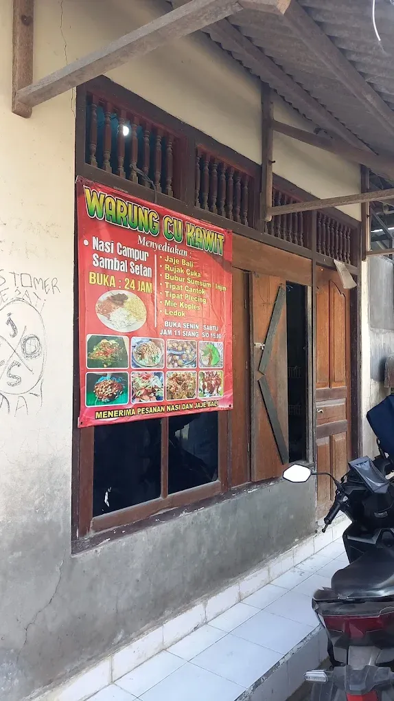 Discovering a Hidden Gem in the Dead of Night | Warung Nasi Cu Kawit, Your Ultimate Culinary Alternative While Camping in Nusa Penida