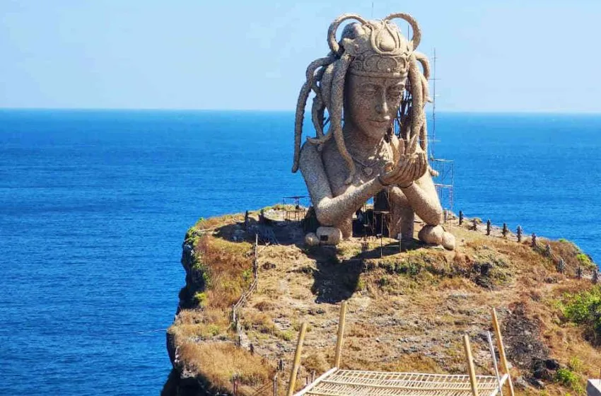 The Octopus Queen Nusa Penida | Bali’s New Viral Clifftop Photo Spot Unveiled
