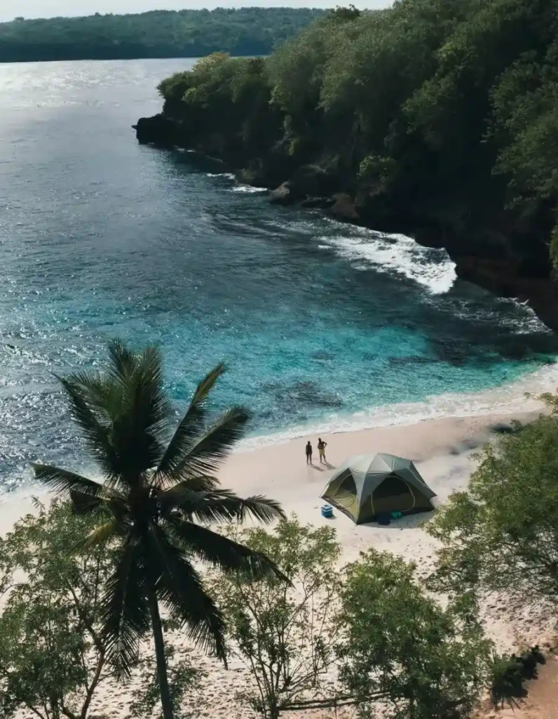 Pandan Beach Nusa Penida: Hidden Gem Pantai Sepi yang Paling Asik Buat Camping & Chill